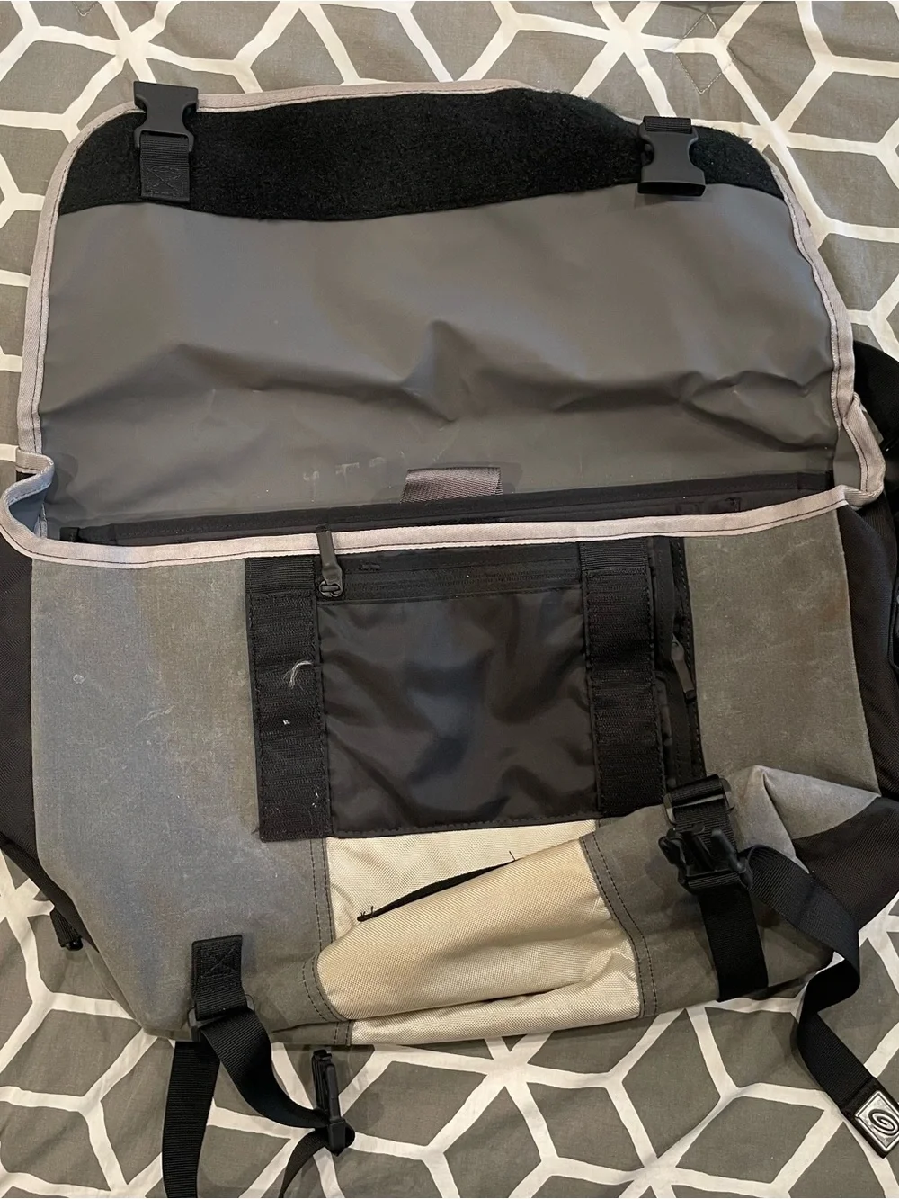 Timbuk2 Custom Men's Gray and Cream Messenger Bag with insulated cooler pouch.